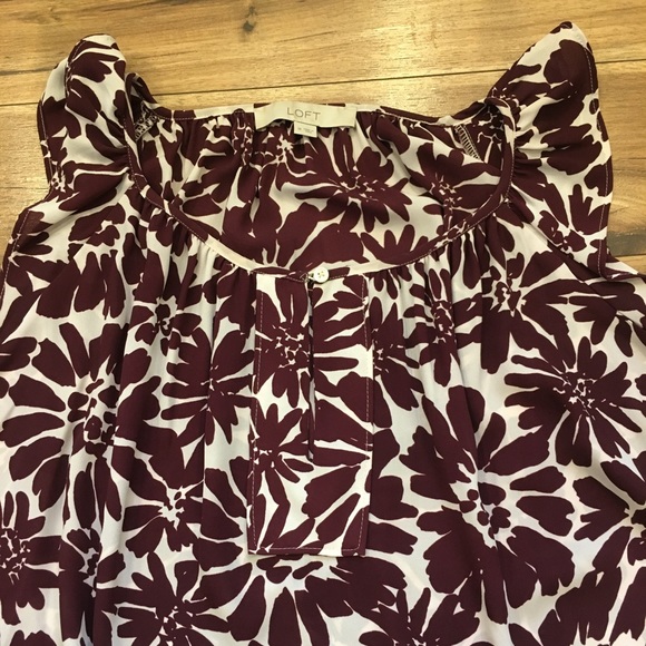 Ann Taylor Loft Maroon Flowered Sleeveless Blouse - Picture 3 of 4